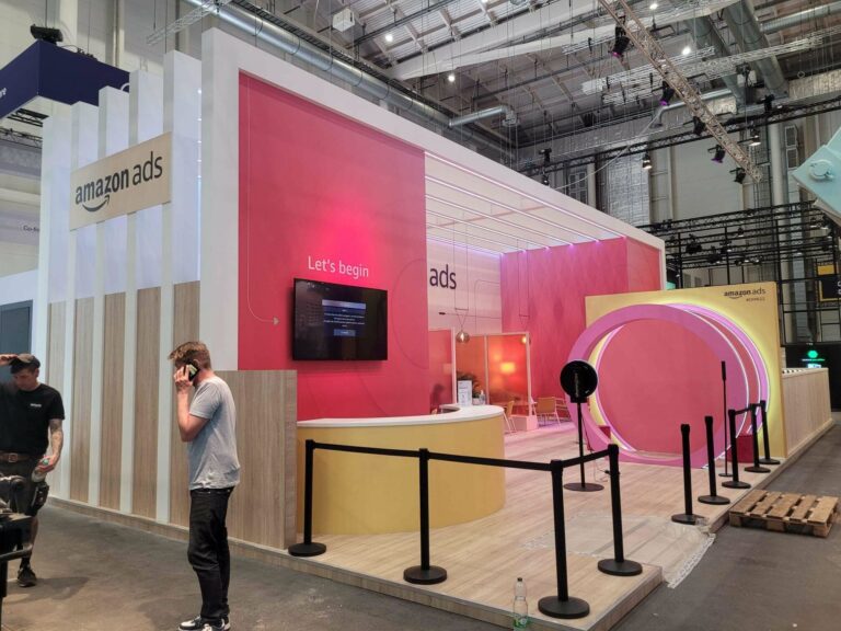 construccion stand llamativo