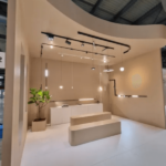 diseno stand euroluce